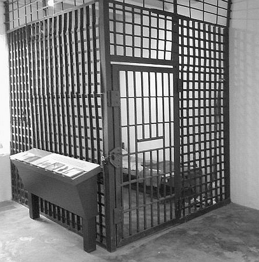 Old-Cherokee-Nation-Prison-Cell Flat Iron Bar Cell